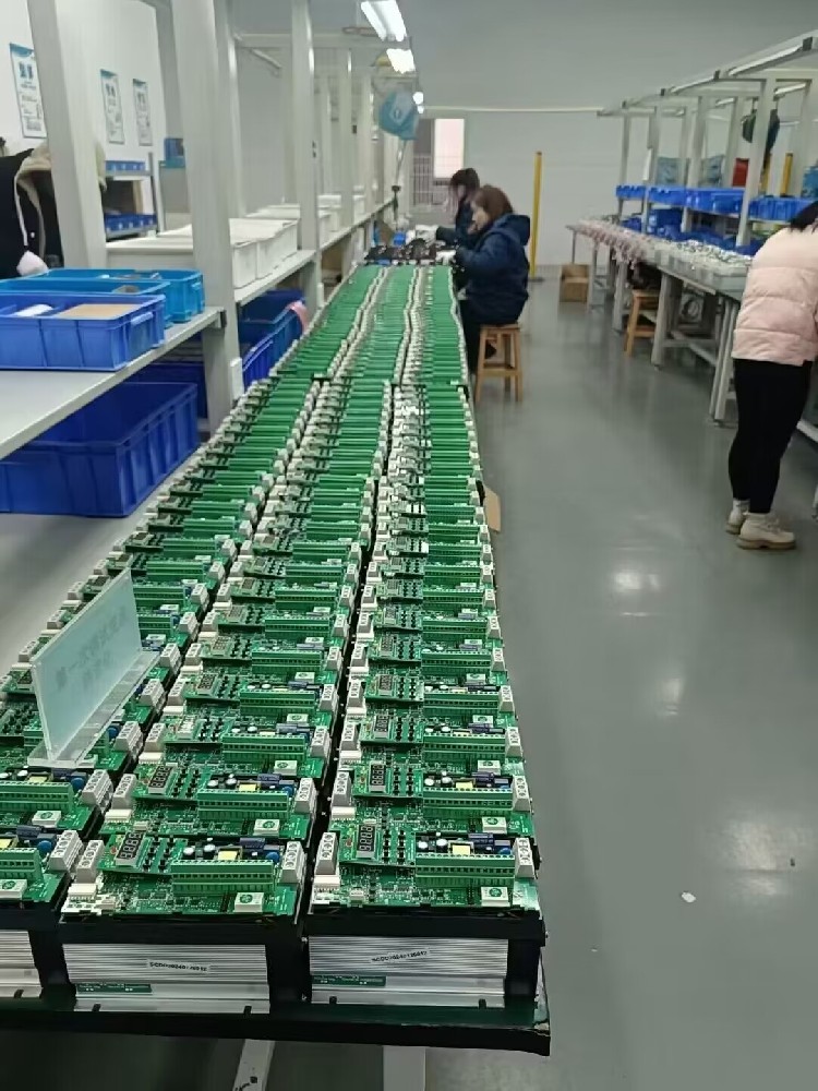 电力调整器在运行时最大电流逐步降低是为什么？
