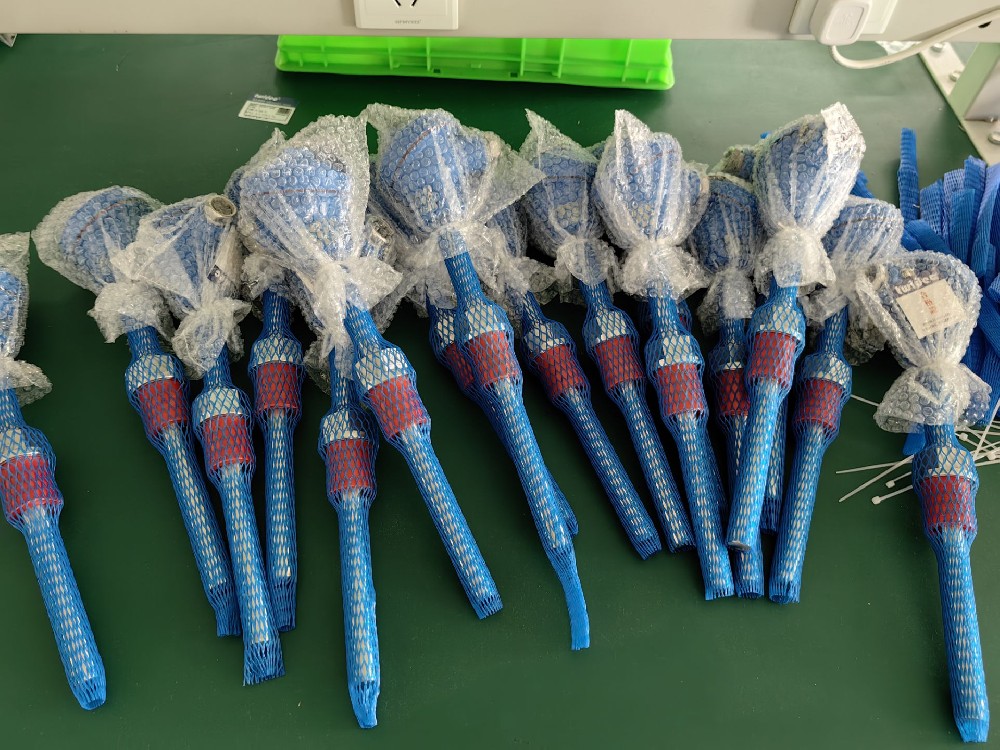在工业自动化中，热电阻是若何与节造系统集成的，以实现温度节造和监测？