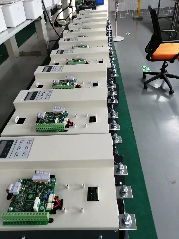 电力调整器与变频器在某些利用场景下职能有沉叠，若何抉择使用哪一个？