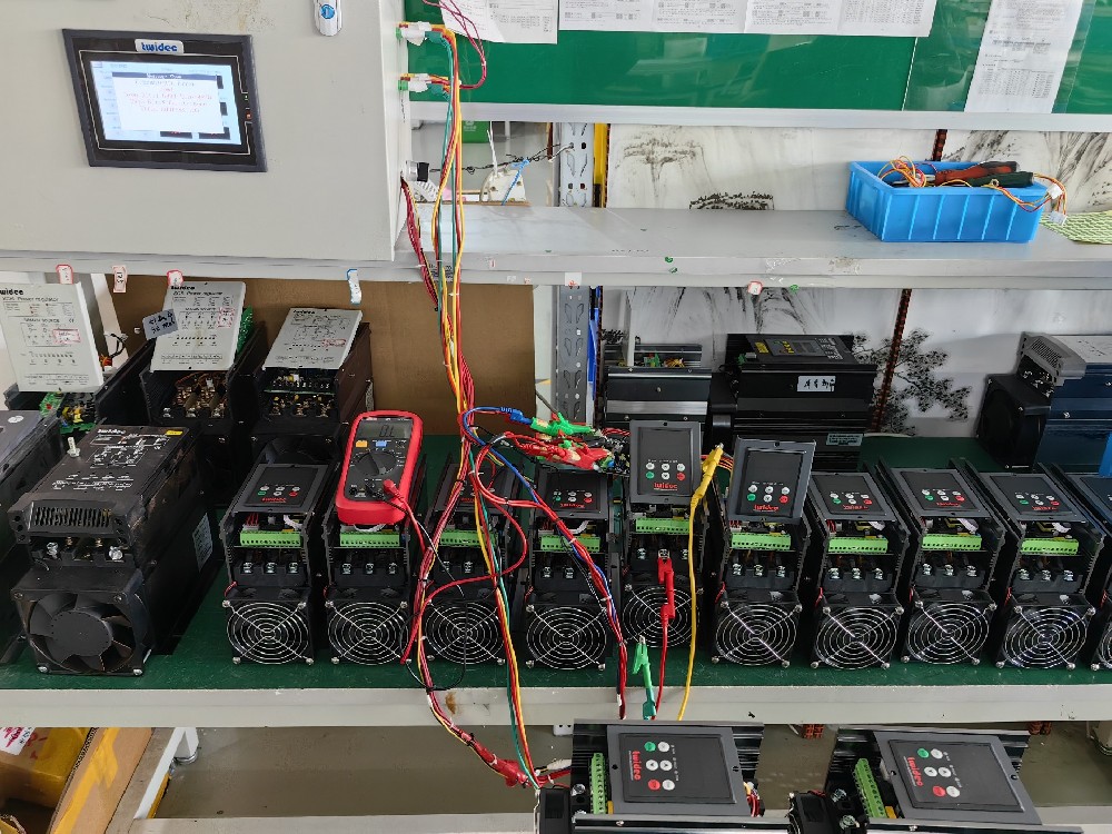当电力调整器必要频仍切换工作模式时，响应功夫过长影响出产效能，怎么优化设置来加快切换快率？